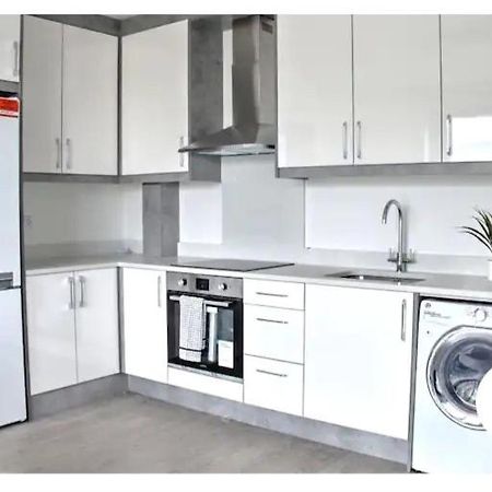 Lovely 2-Bedrooms With Free Parking Canvey Island Exterior photo
